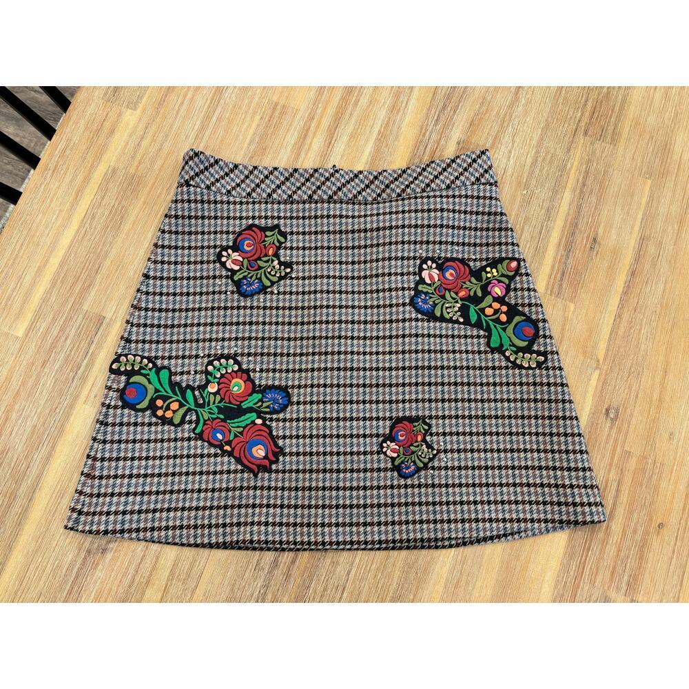 Zara Size Medium Plaid Embroidered Floral Mini Skirt